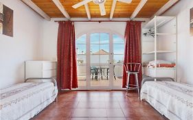 Beautiful 3 Bed Apartment